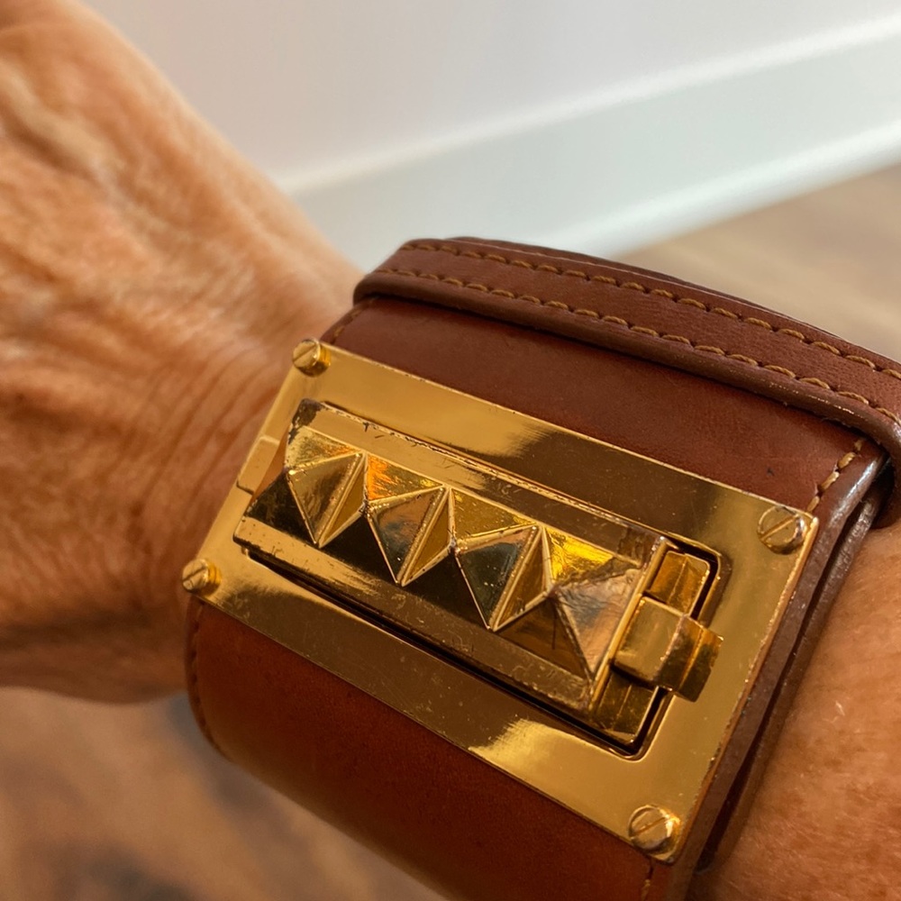 TORY BURCH .. leather bracelet